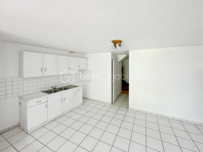 Maison - 74 m² - 6 pièces