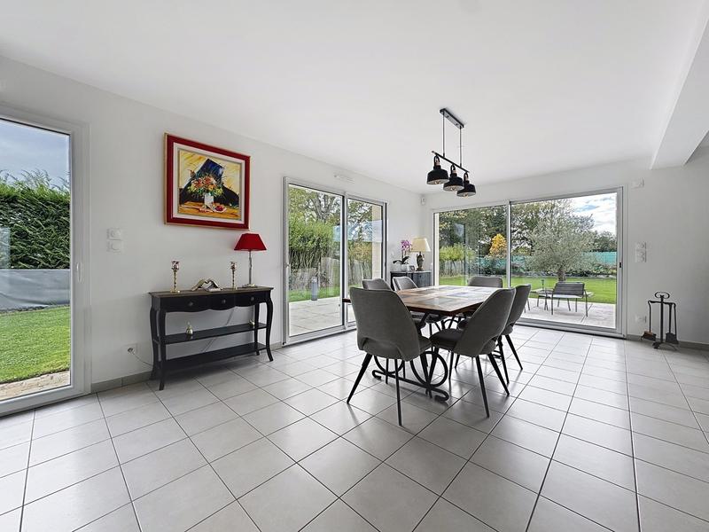 Maison - 180 m² - 7 pièces