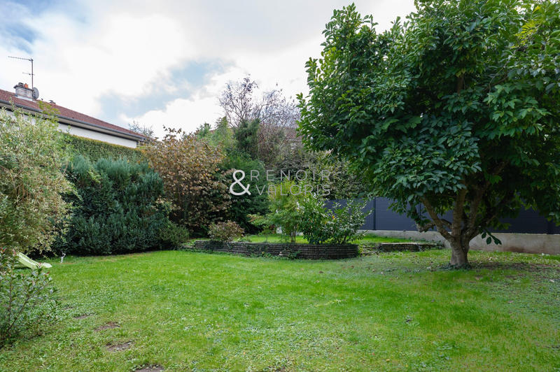 Maison - 168 m² - 9 pièces