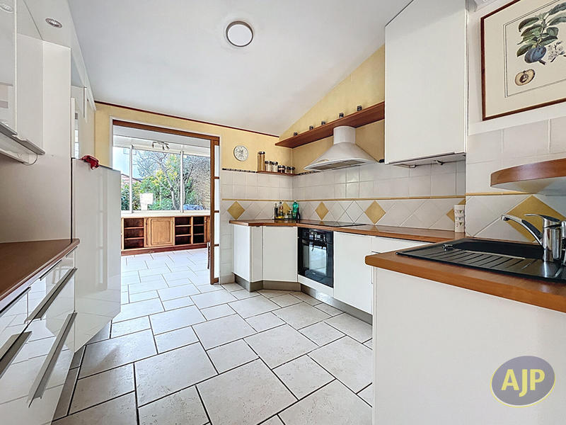 Maison - 85 m² - 5 pièces