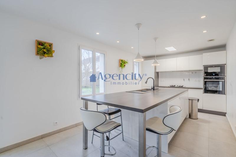 Maison - 145 m² - 6 pièces