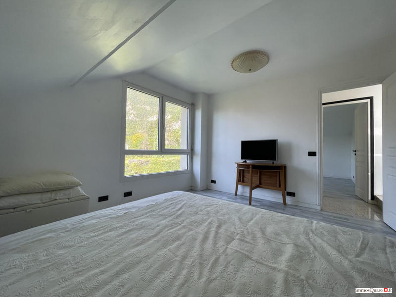 Villa - 181 m² - 8 pièces