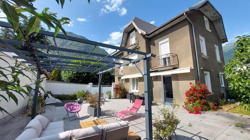 Maison - 238 m² - 8 pièces
