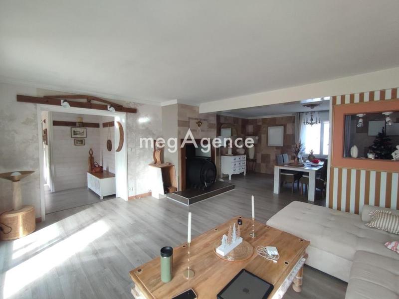 Maison - 203 m² - 10 pièces