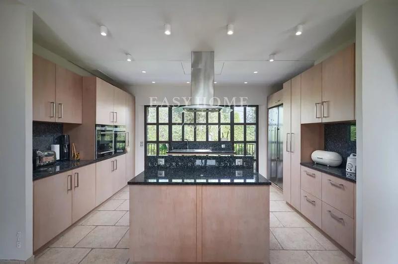 Maison - 380 m² - 10 pièces