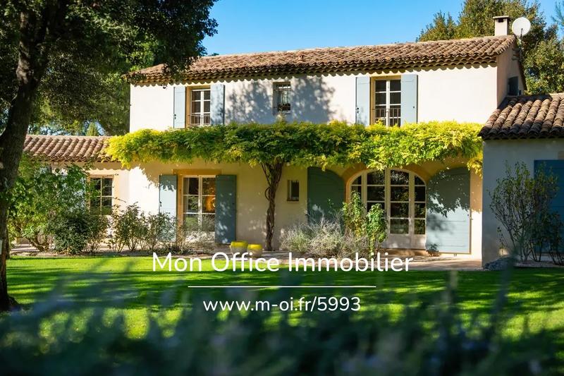 Propriété - 250 m² - 9 pièces