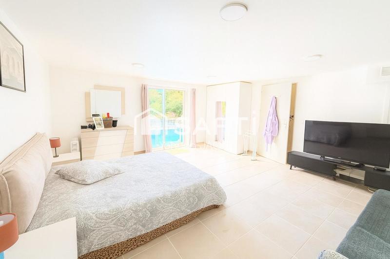 Maison - 570 m² - 14 pièces