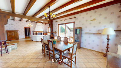 Maison - 300 m² - 7 pièces