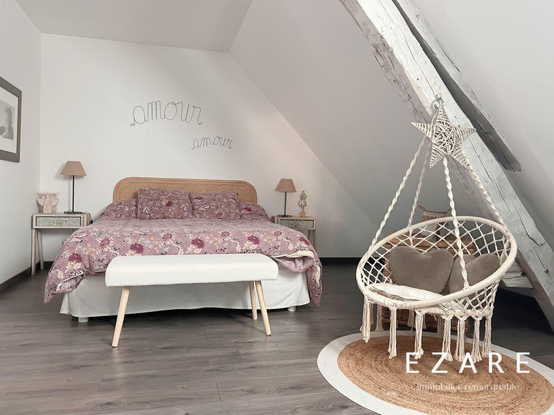 Maison - 360 m² - 8 pièces