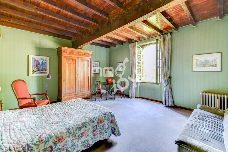 Maison - 450 m² - 8 pièces