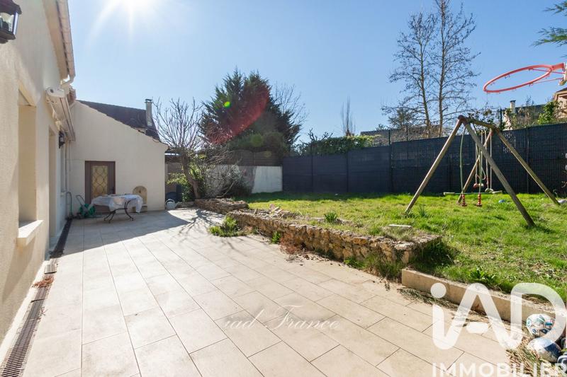 Maison - 230 m² - 8 pièces