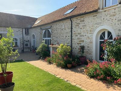 Maison - 270 m² - 10 pièces