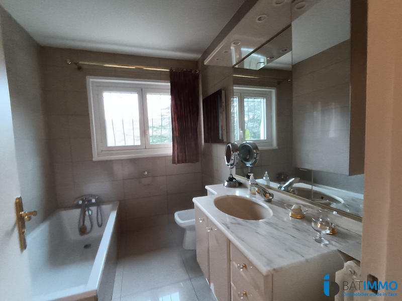 Villa - 180 m² - 6 pièces