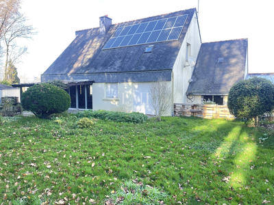 Maison - 235 m² - 8 pièces