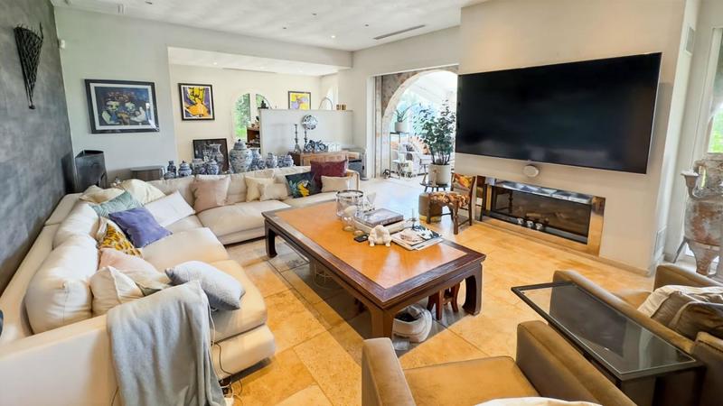 Maison - 220 m² - 5 pièces