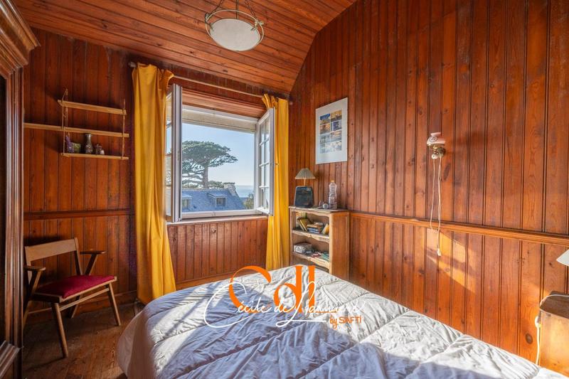 Maison - 240 m² - 8 pièces