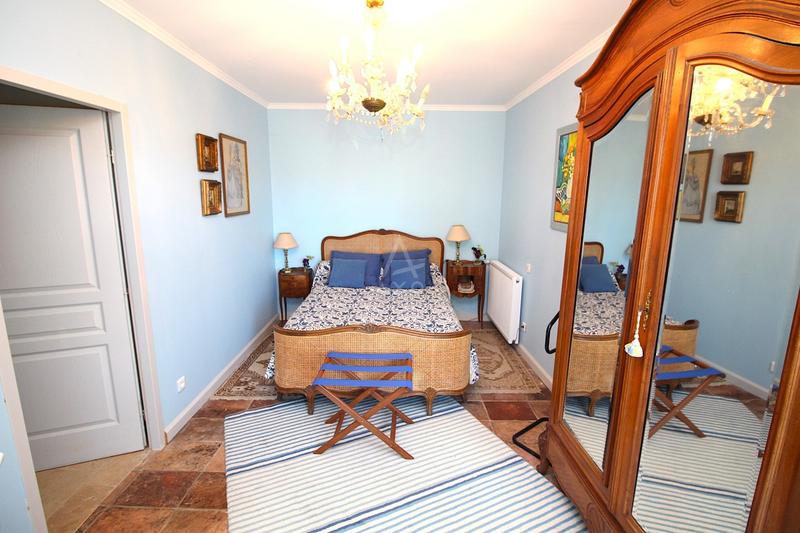 Maison - 405 m² - 10 pièces