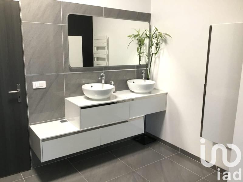 Maison - 240 m² - 6 pièces