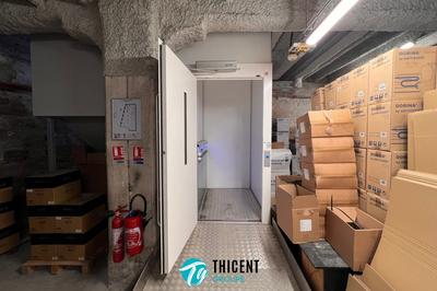 Local commercial - 744 m²