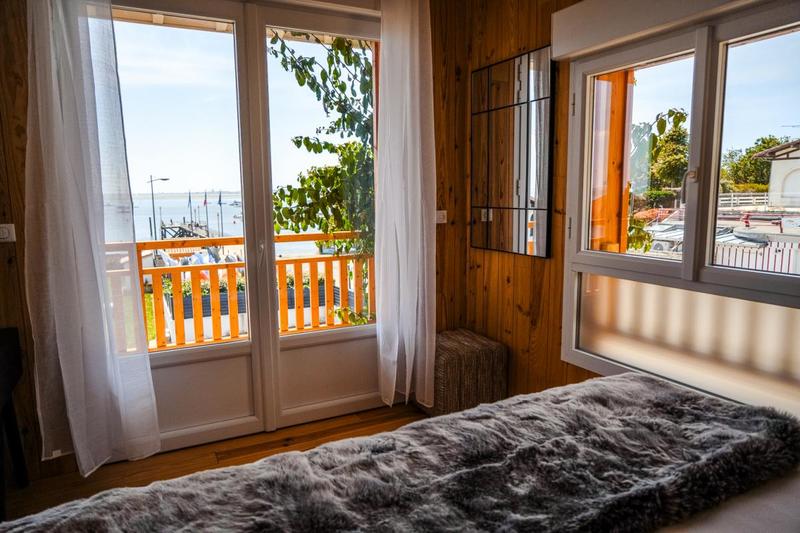 Maison - 240 m² - 10 pièces