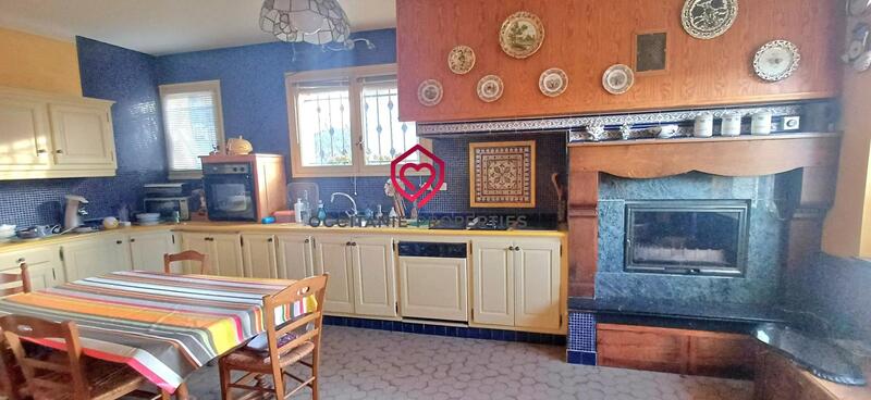 Maison - 263 m² - 9 pièces