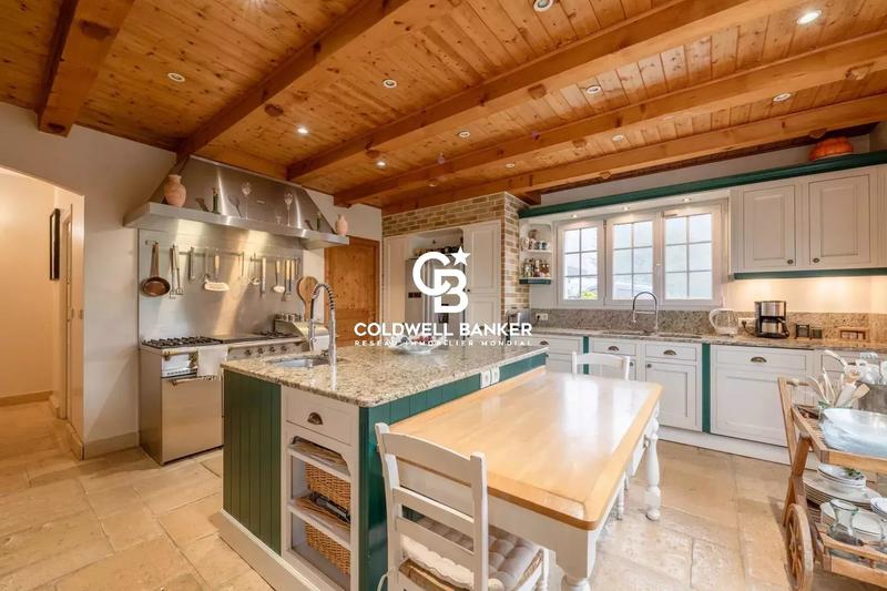 Maison - 312 m² - 6 pièces