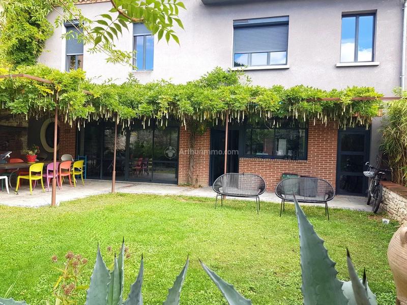 Maison - 267 m² - 9 pièces