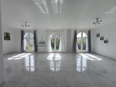 Maison - 196 m² - 7 pièces