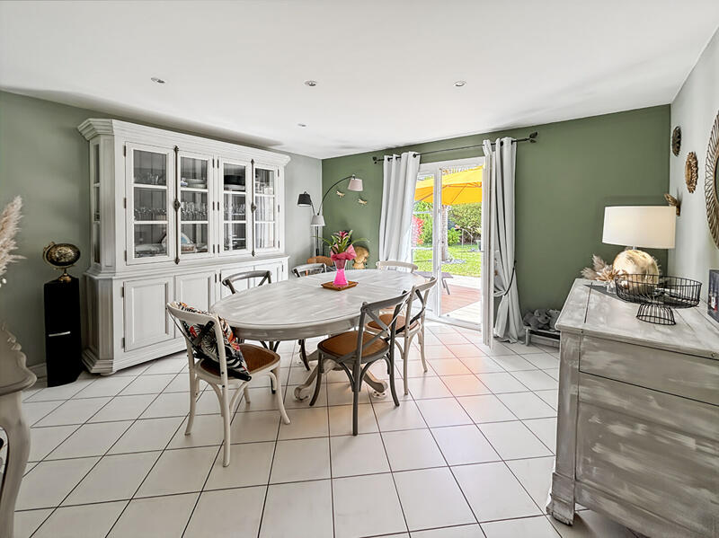 Maison - 141 m² - 8 pièces