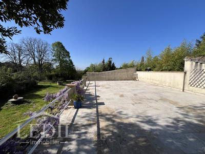 Maison - 215 m² - 5 pièces