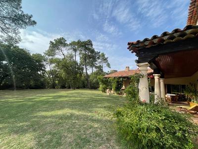 Demeure - 233 m² - 8 pièces