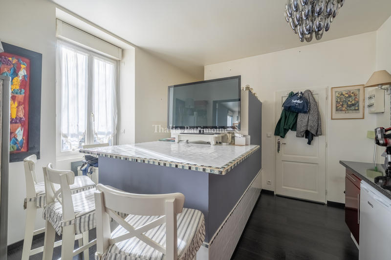 Appartement - 245 m² - 8 pièces