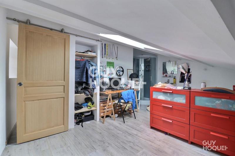 Maison - 216 m² - 7 pièces