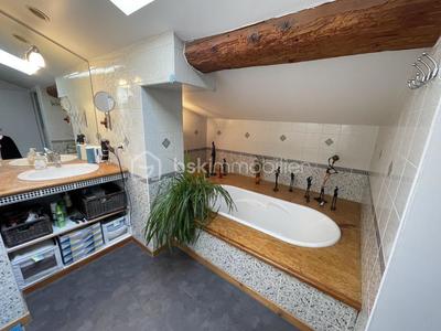 Maison - 222 m² - 7 pièces