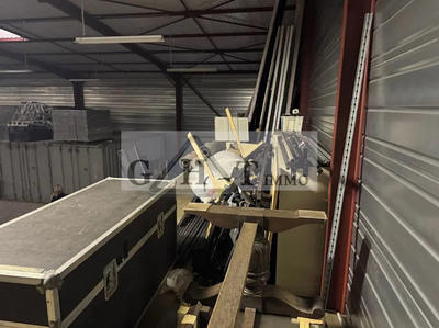 Entrepôt - 1 050 m²