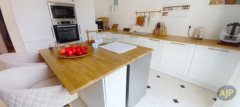 Maison - 160 m² - 8 pièces