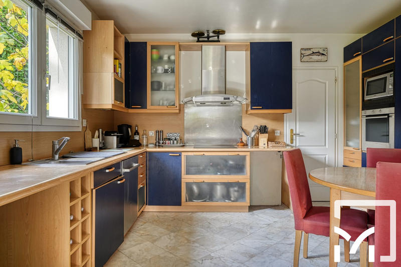 Maison - 170 m² - 8 pièces