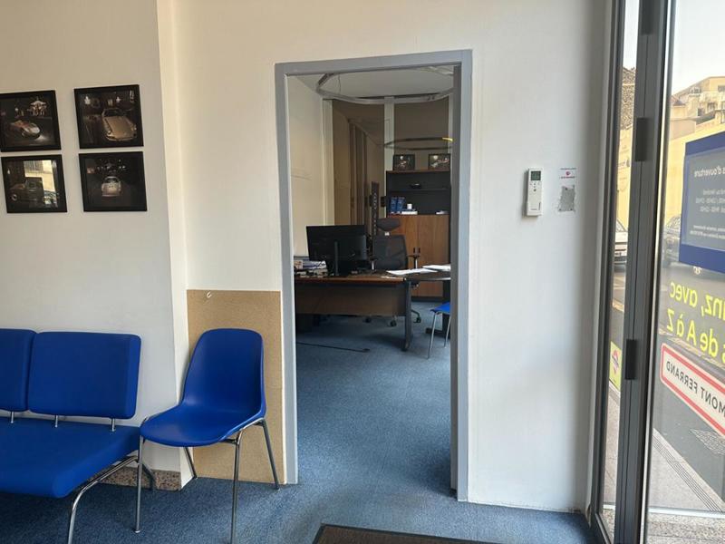 Local commercial - 4 pièces