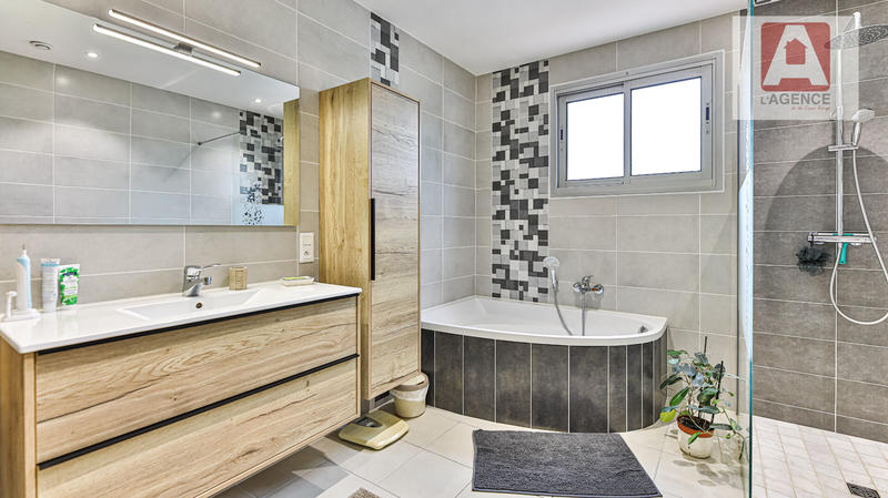 Maison - 281 m² - 6 pièces