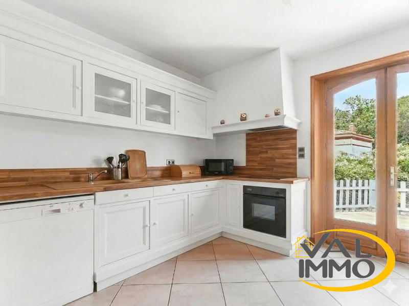 Maison - 360 m² - 10 pièces