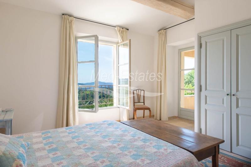 Villa - 247 m² - 7 pièces