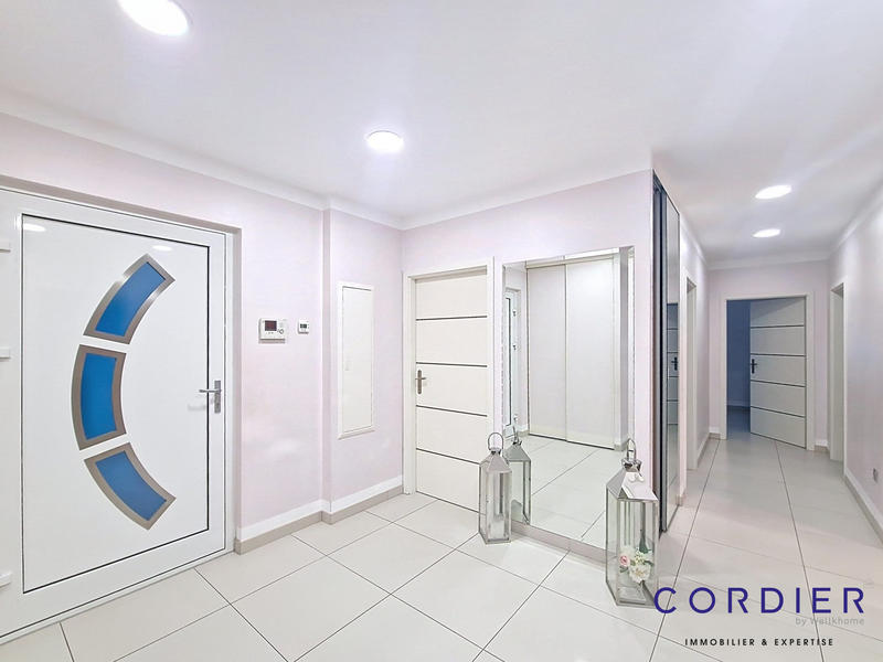 Appartement - 151 m² - 5 pièces