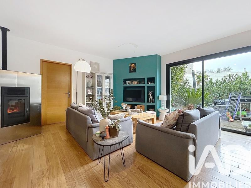 Maison - 270 m² - 9 pièces