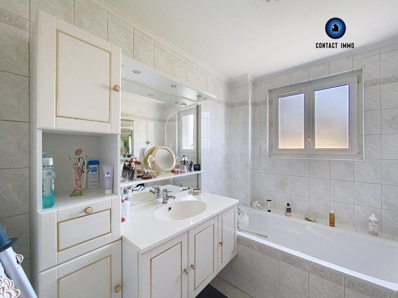 Maison traditionnelle - 200 m² - 7 pièces