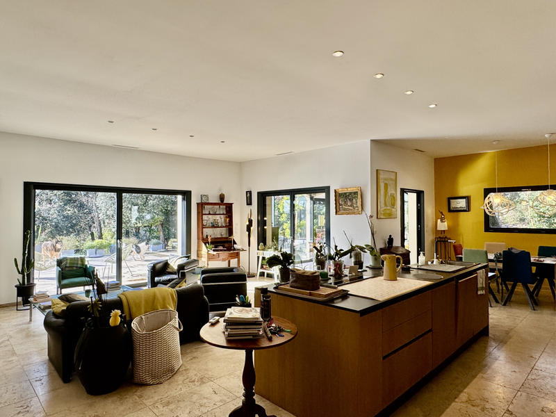 Maison - 265 m² - 7 pièces