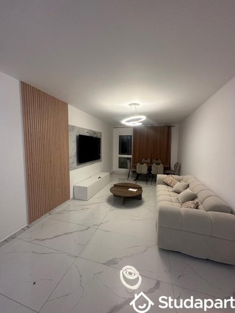 Chambre - 14 m² - 1 pièce