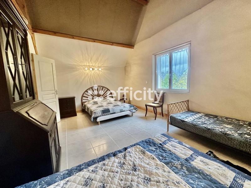 Maison - 211 m² - 8 pièces