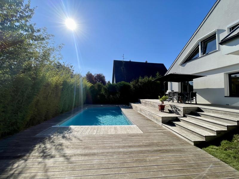 Maison contemporaine - 367 m² - 6 pièces