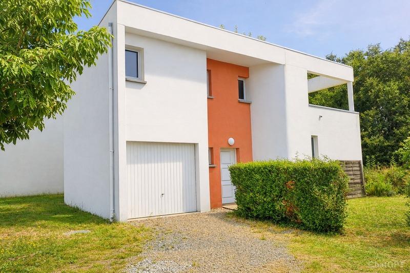 Maison - 90 m² - 5 pièces
