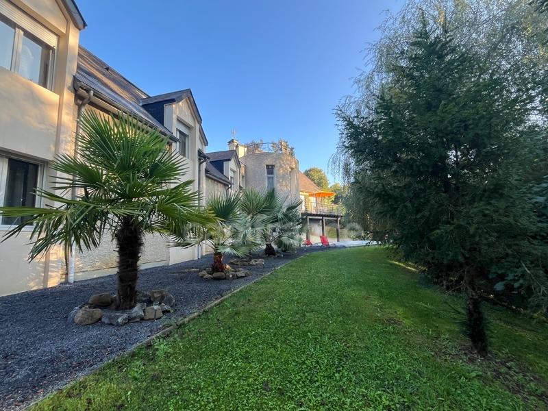 Maison - 472 m² - 15 pièces